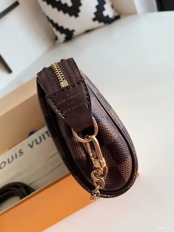 VUITTON EVA LOUIS 0412